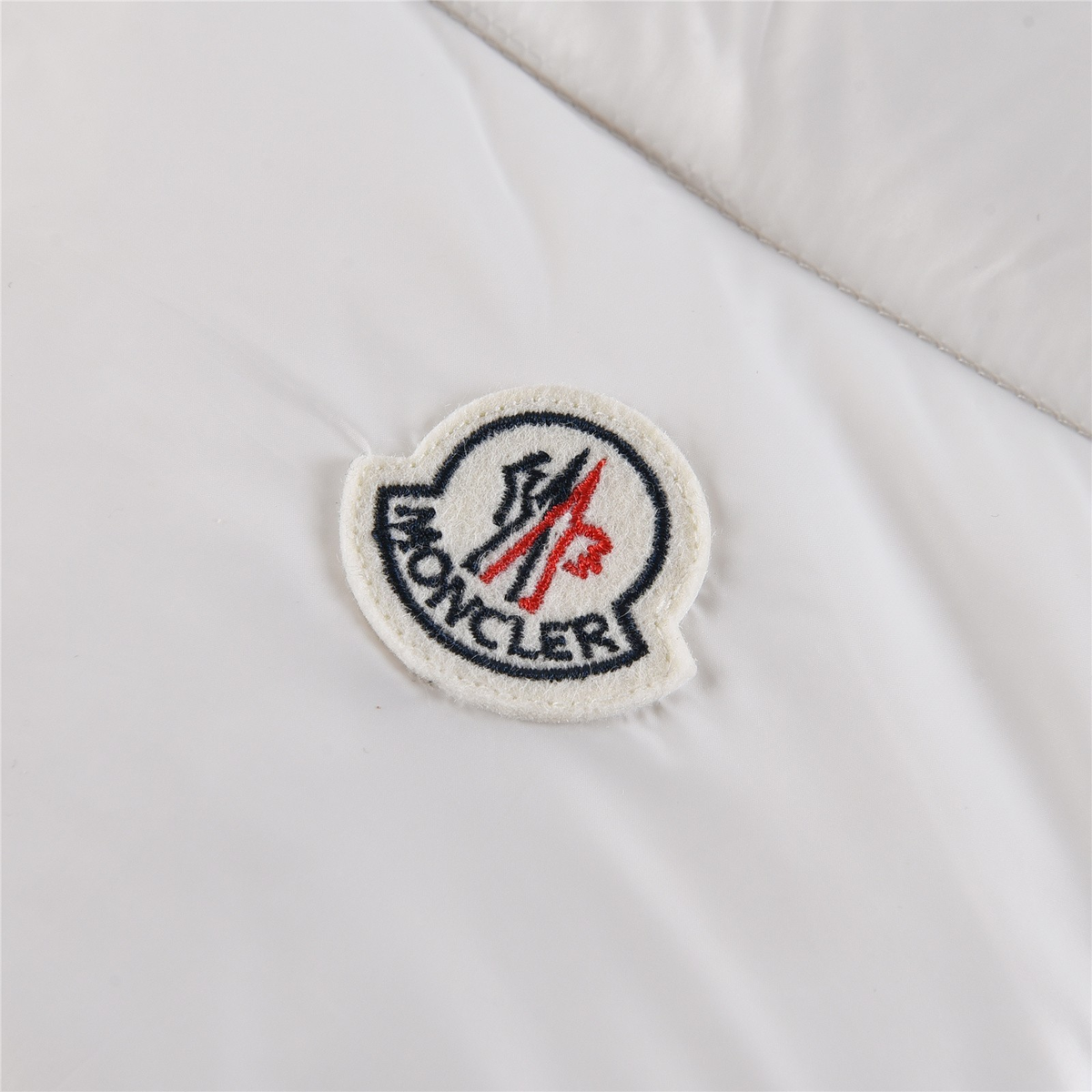 Moncler Tricolour Sleeve-Stripe Hooded Puffer Jacket in White