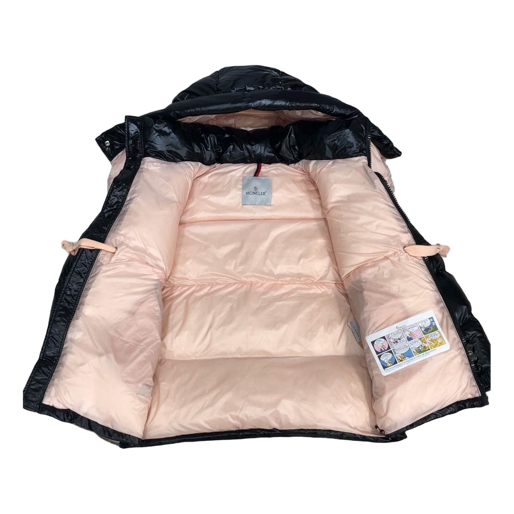 Moncler Mountain-Badge Glossy Short Puffer Jacket in Black